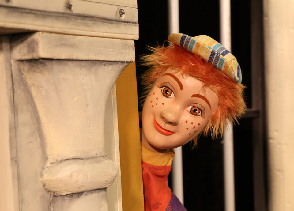 derrière la cheminée